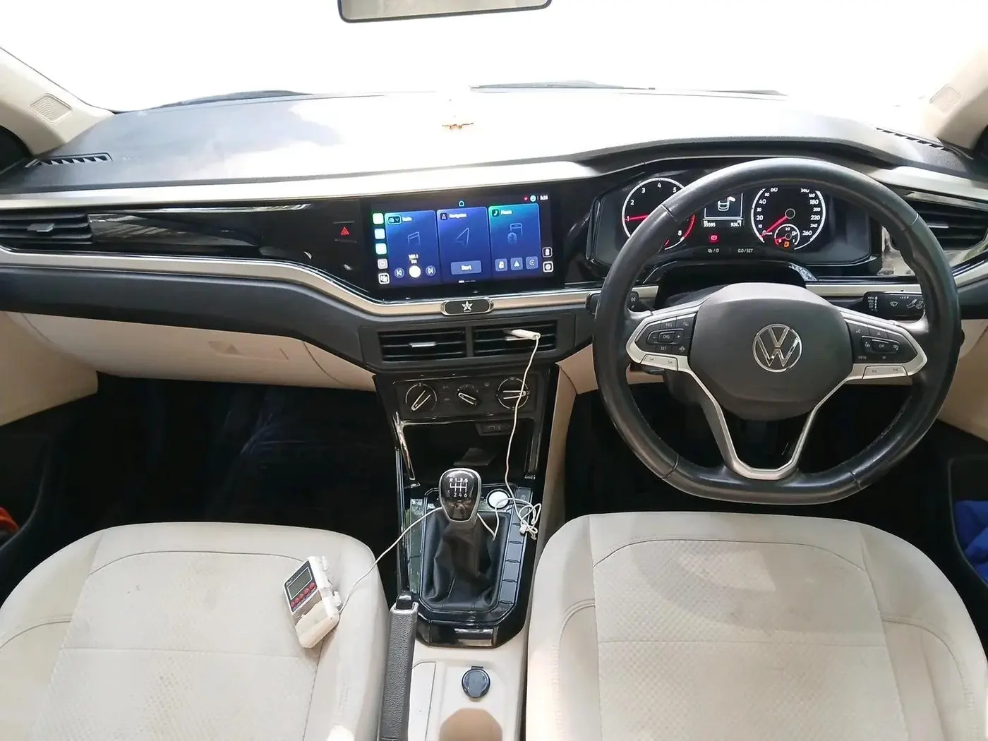 2022 Volkswagen VIRTUS HIGHLINE TSI 1.0 MT, Petrol, Manual, 36,000 km, interior