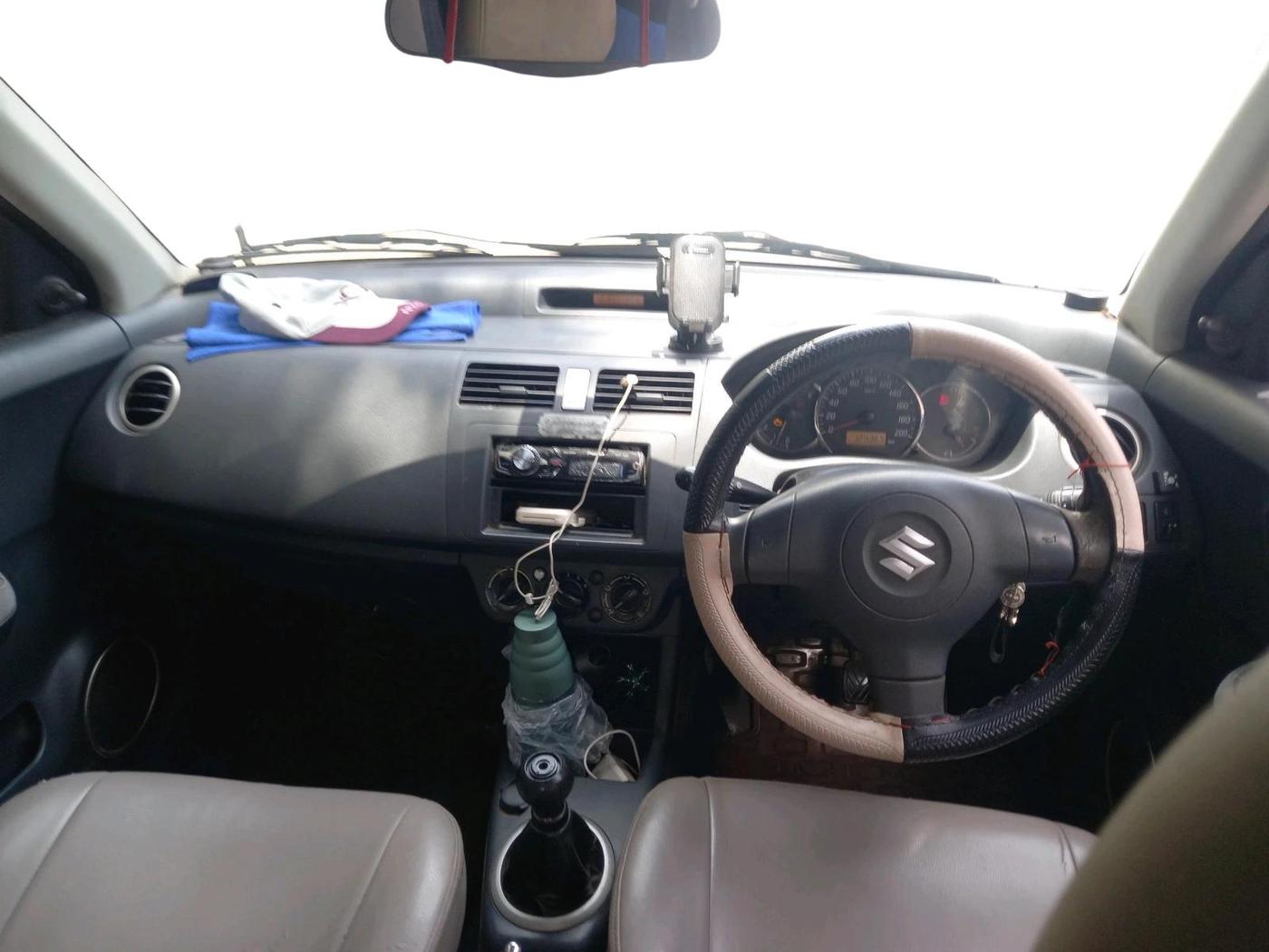 2011 Maruti Swift Dzire VXI, CNG, Manual, 1,24,365 km, interior
