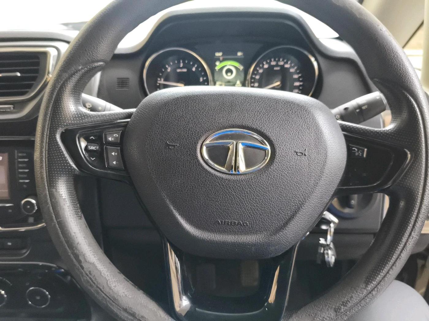 2018 Tata Hexa XM 4X2 7 STR, Diesel, Manual, 73,804 km, interior