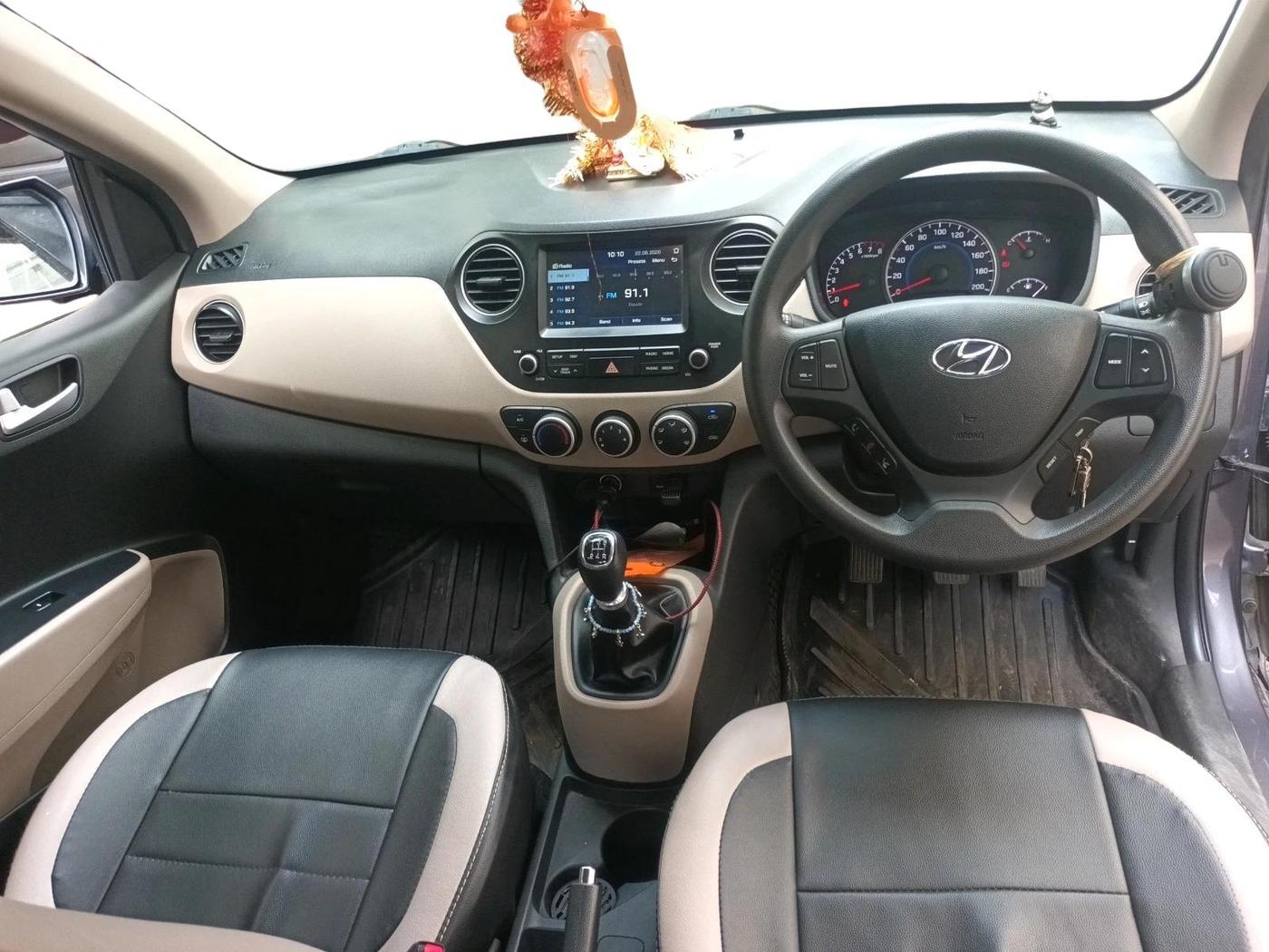 2017 Hyundai Grand i10 SPORTZ (O) 1.2 KAPPA VTVT, Petrol, Manual, 31,900 km, interior