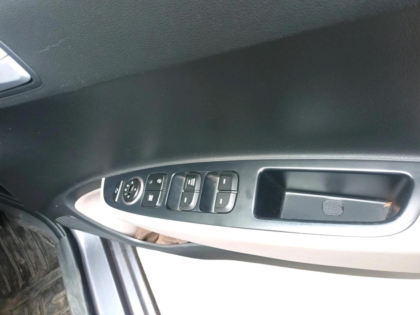 2017 Hyundai Grand i10 SPORTZ (O) 1.2 KAPPA VTVT, Petrol, Manual, 31,900 km, interior
