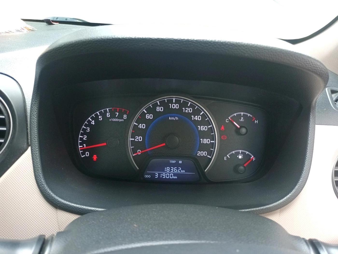 2017 Hyundai Grand i10 SPORTZ (O) 1.2 KAPPA VTVT, Petrol, Manual, 31,900 km, interior