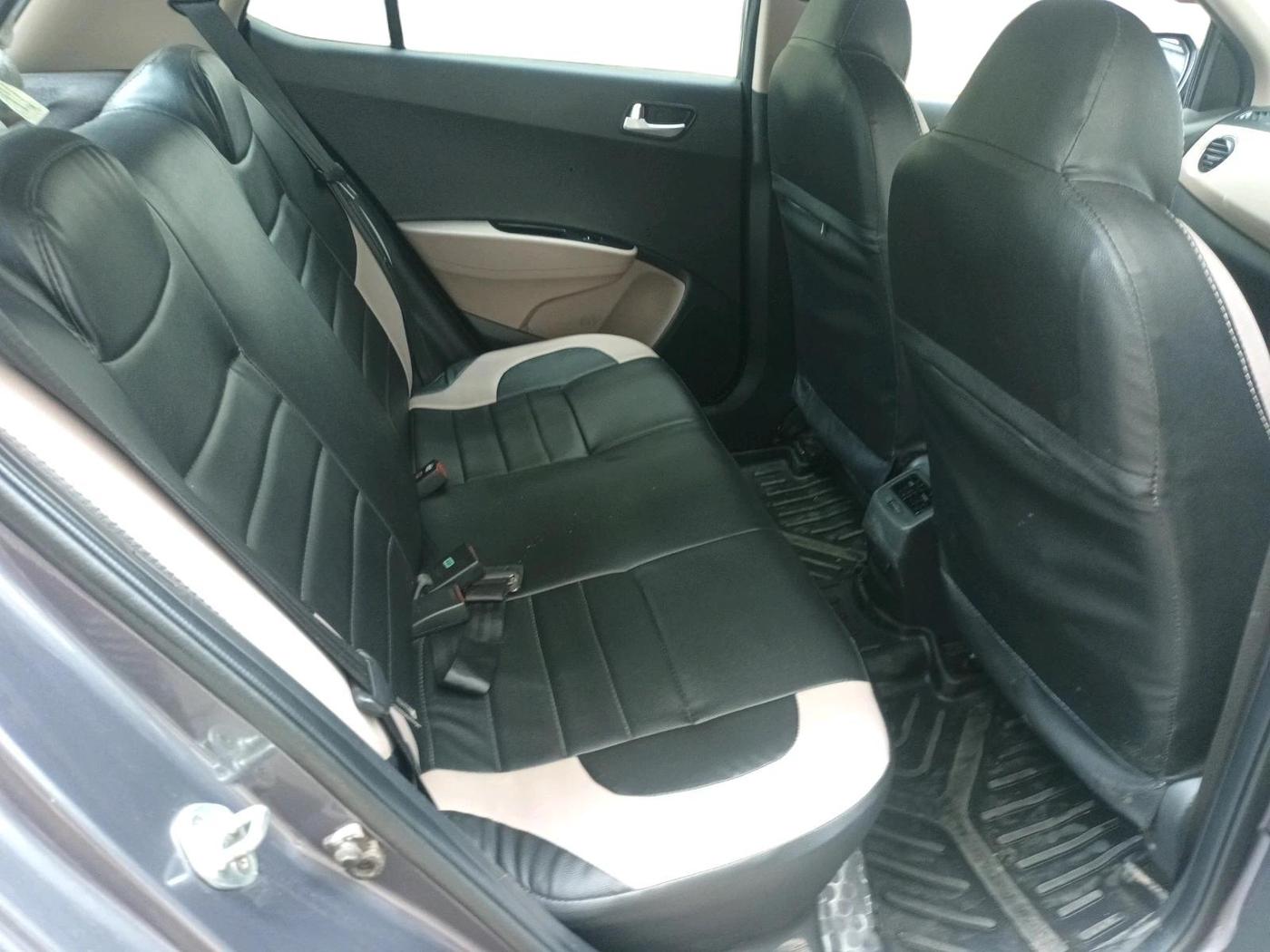 2017 Hyundai Grand i10 SPORTZ (O) 1.2 KAPPA VTVT, Petrol, Manual, 31,900 km, interior