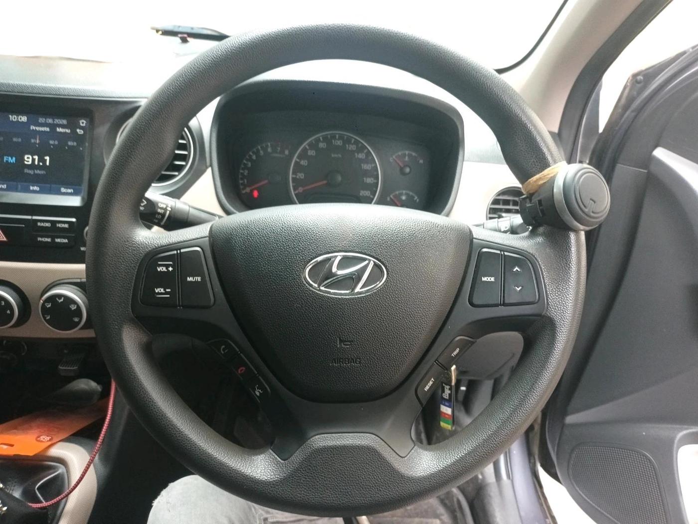 2017 Hyundai Grand i10 SPORTZ (O) 1.2 KAPPA VTVT, Petrol, Manual, 31,900 km, interior