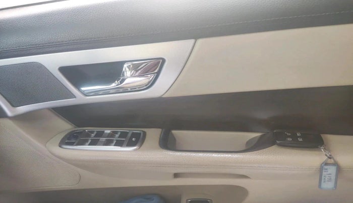 2013 Jaguar XF PETROL 2.0, Petrol, Automatic, 38,763 km, interior