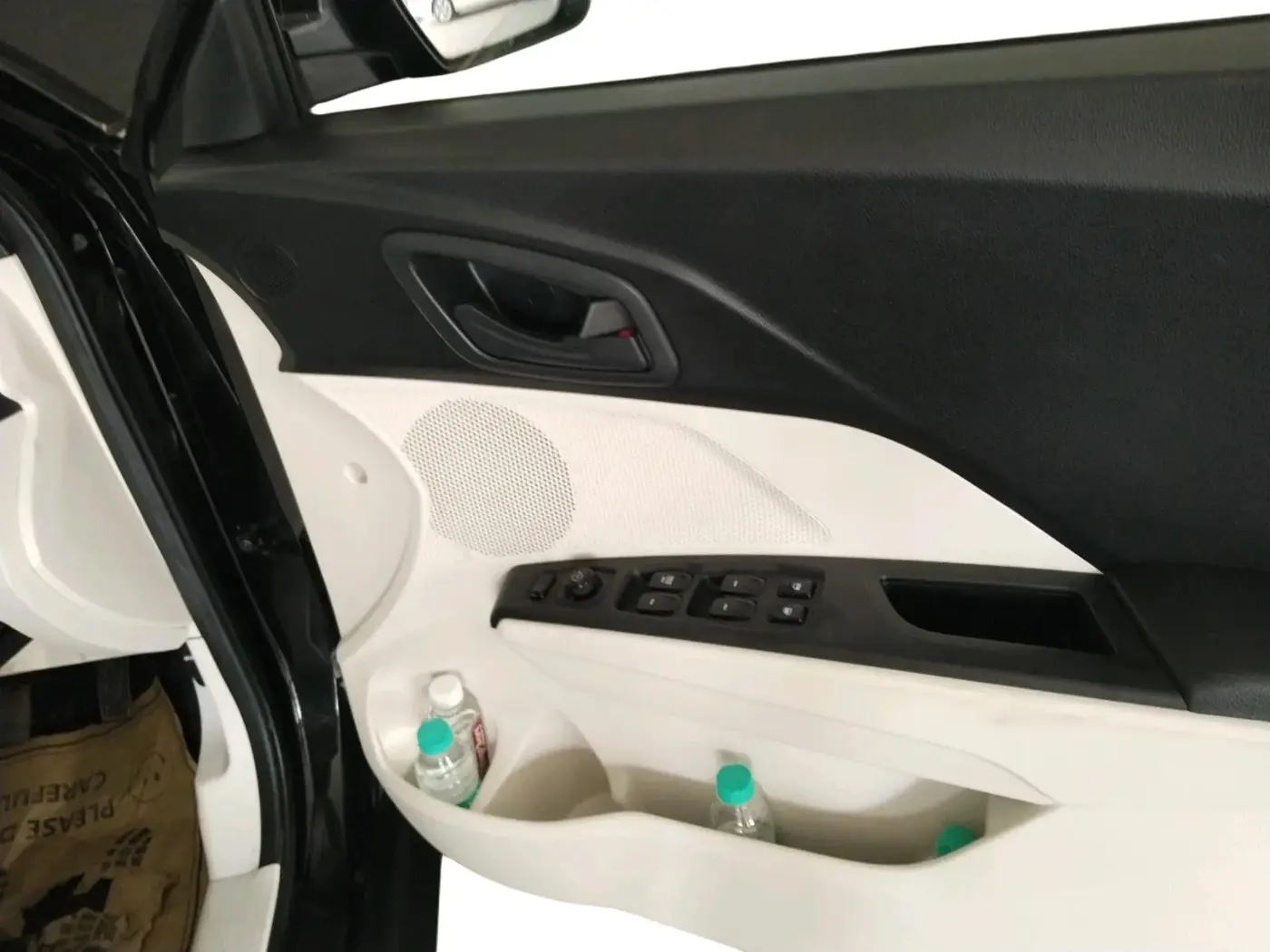 2024 Mahindra XUV 3XO MX3 Pro 1.2 L TCMPFI AT, Petrol, Automatic, 24,521 km, interior