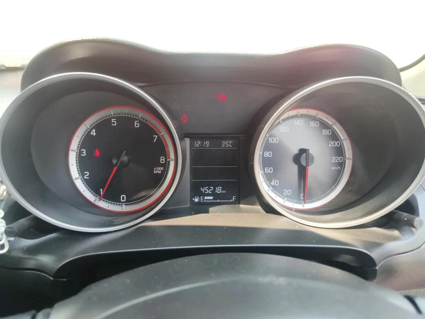 2021 Maruti Swift ZXI, Petrol, Manual, 45,218 km, interior
