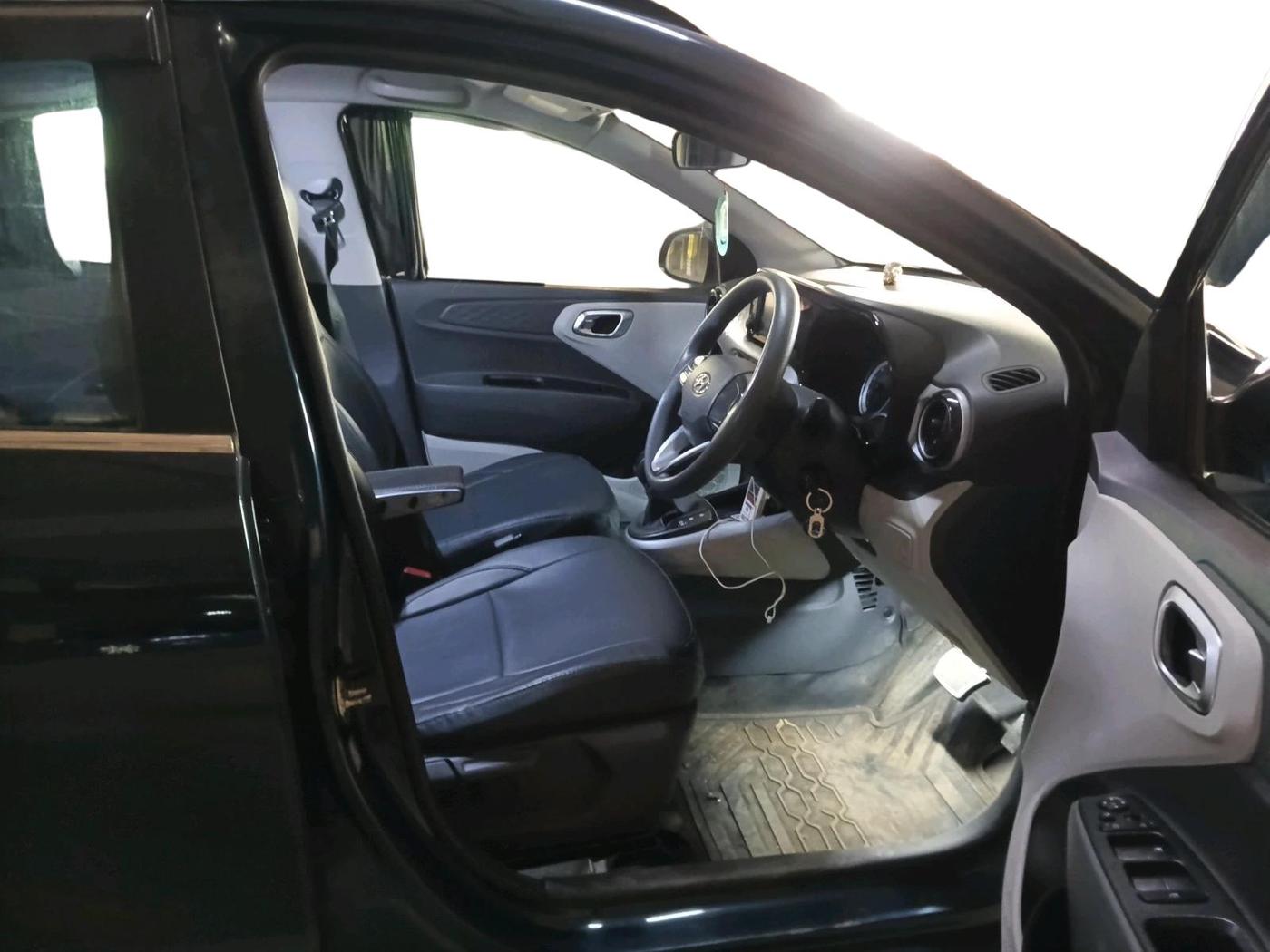 2022 Hyundai GRAND I10 NIOS SPORTZ AMT 1.2 KAPPA VTVT, Petrol, Automatic, 19,937 km, interior