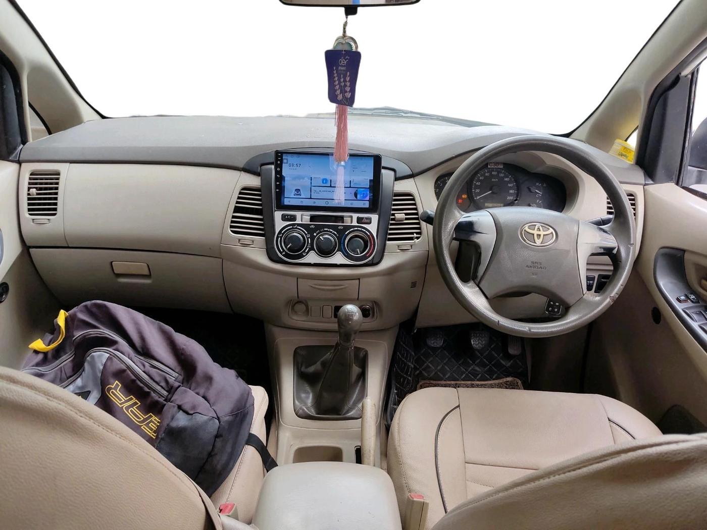 2012 Toyota Innova GX 2.5 8 STR, Diesel, Manual, 1,60,667 km, interior