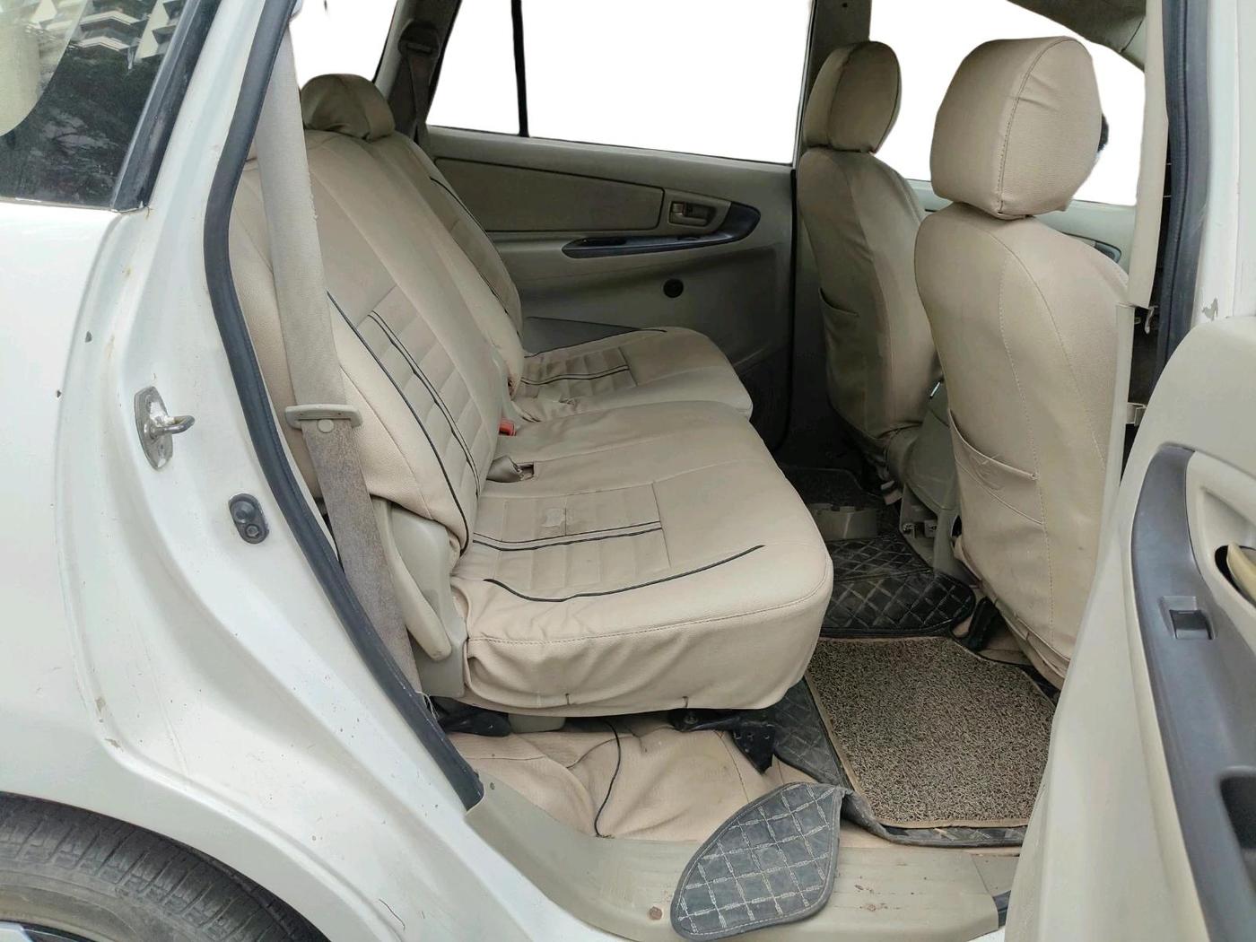 2012 Toyota Innova GX 2.5 8 STR, Diesel, Manual, 1,60,667 km, interior