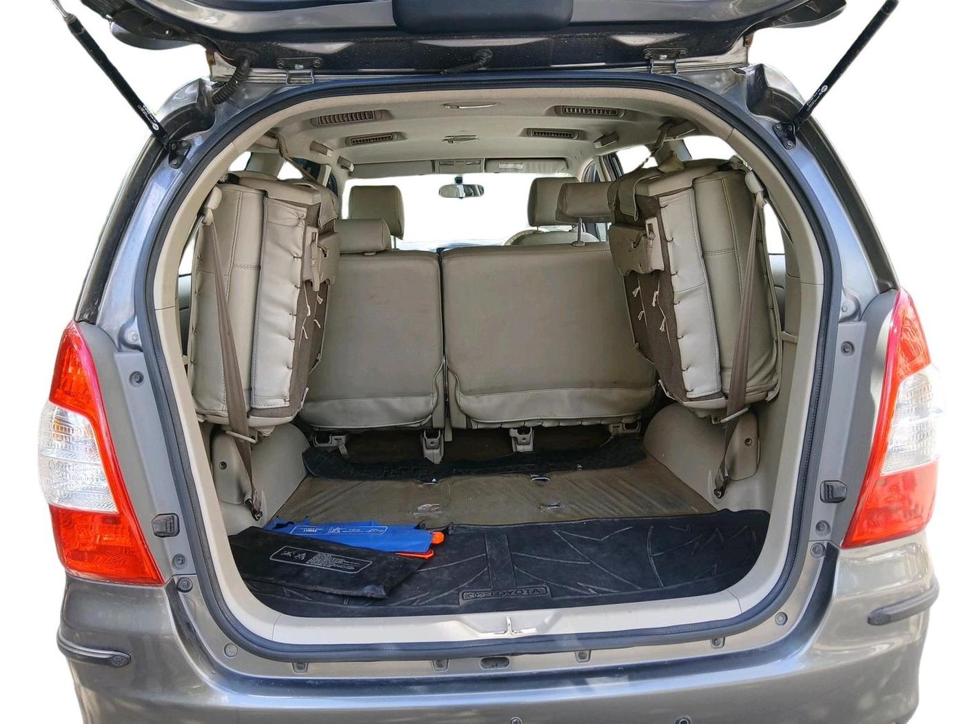 2014 Toyota Innova 2.5 GX 8 STR, Diesel, Manual, 63,575 km, exterior