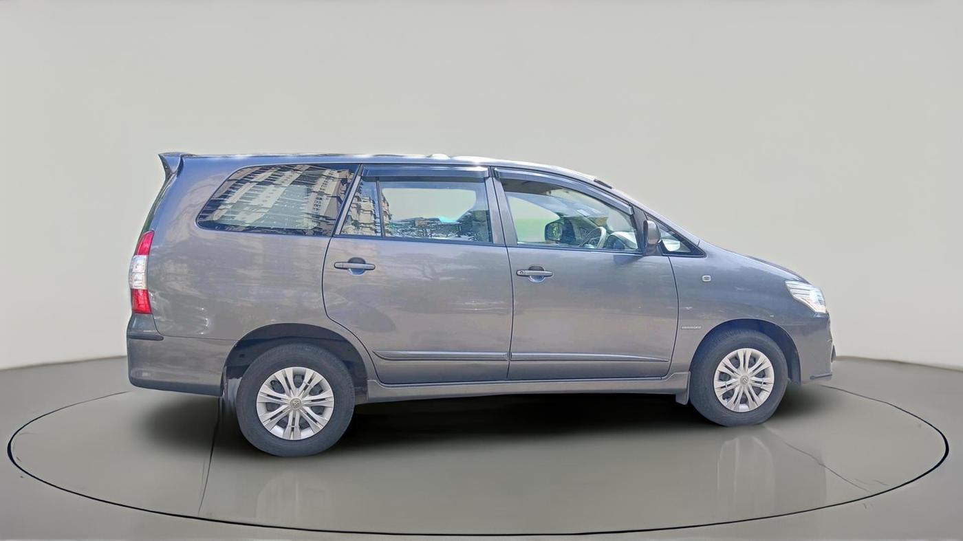 2014 Toyota Innova 2.5 GX 8 STR, Diesel, Manual, 63,575 km, exterior