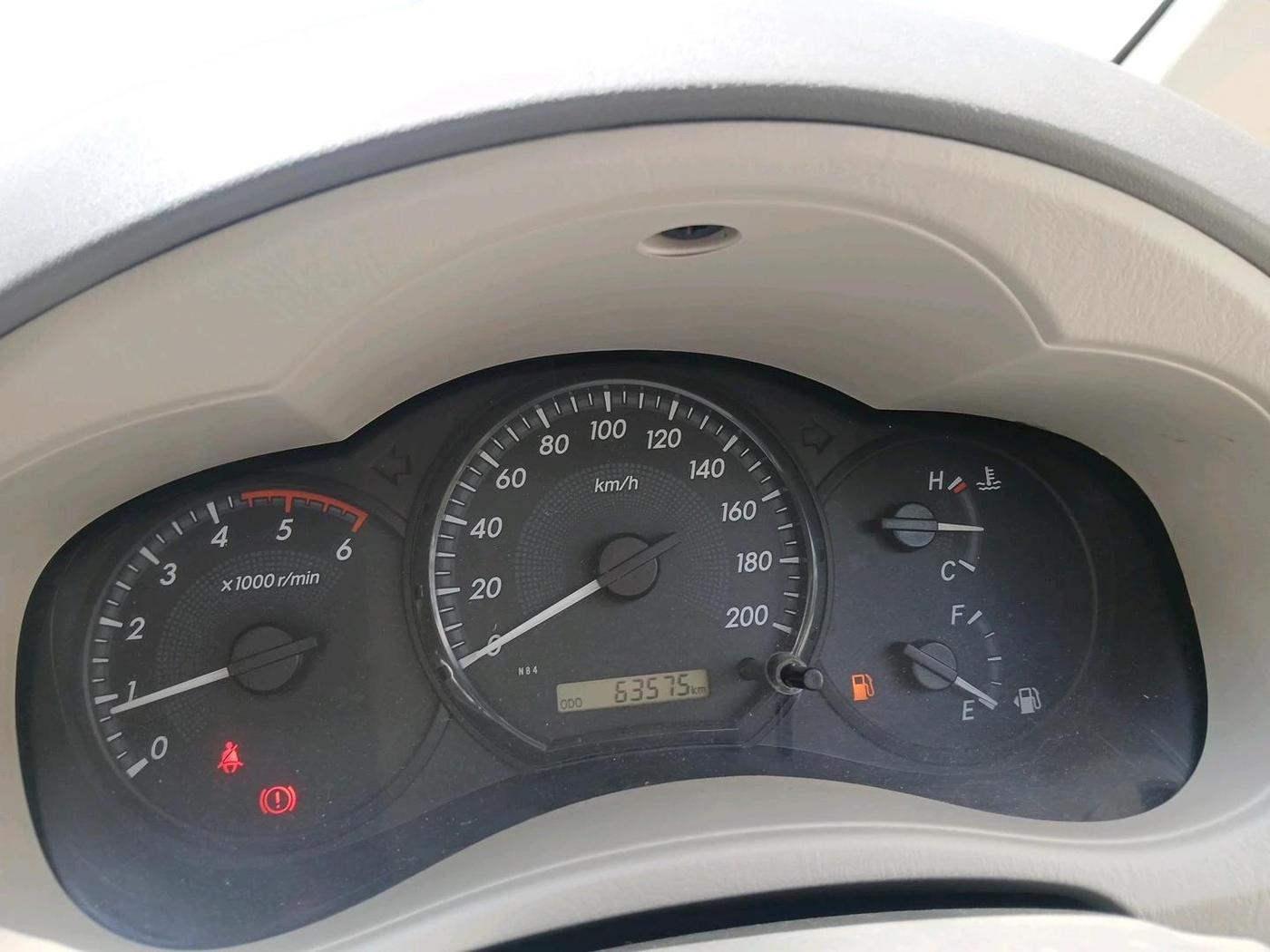 2014 Toyota Innova 2.5 GX 8 STR, Diesel, Manual, 63,575 km, interior