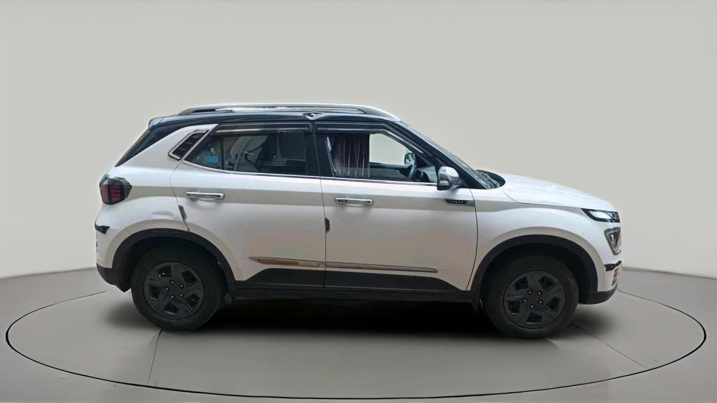 2023 Hyundai VENUE SX 1.2 PETROL, Petrol, Manual, 25,064 km, exterior