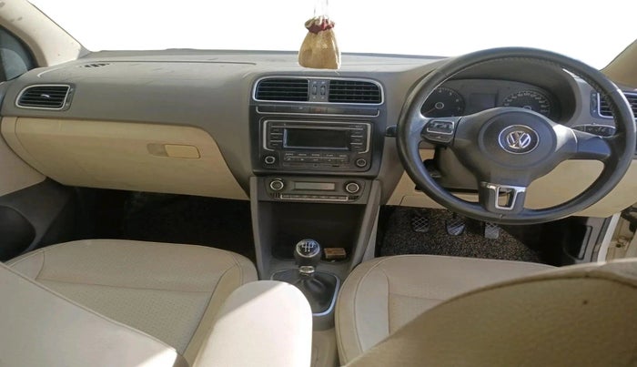 2013 Volkswagen Vento HIGHLINE 1.6 MPI, Petrol, Manual, 1,49,015 km, interior