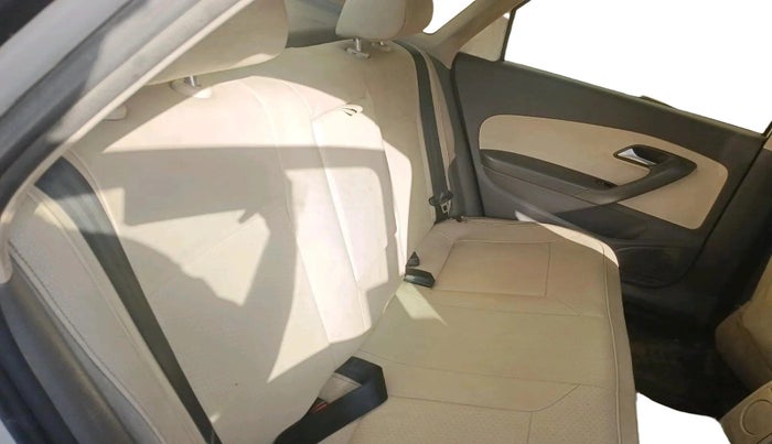 2013 Volkswagen Vento HIGHLINE 1.6 MPI, Petrol, Manual, 1,49,015 km, interior