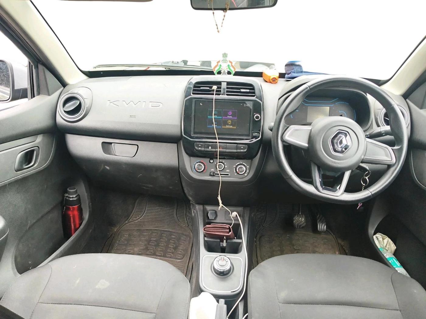 2022 Renault Kwid RXT 1.0 AMT, Petrol, Automatic, 19,825 km, interior