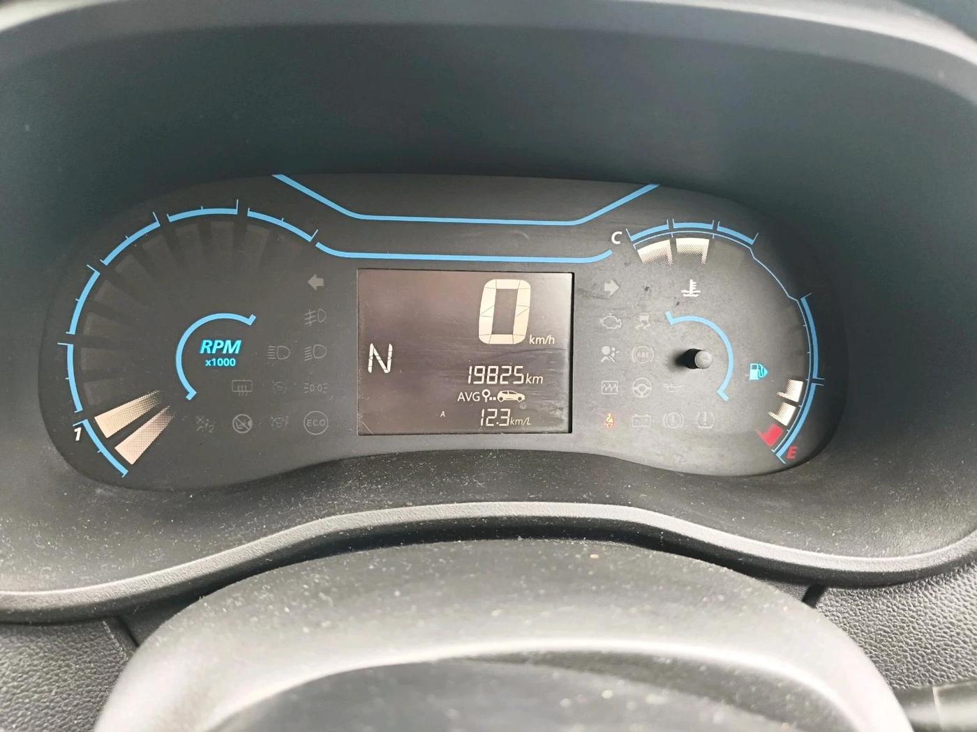 2022 Renault Kwid RXT 1.0 AMT, Petrol, Automatic, 19,825 km, interior