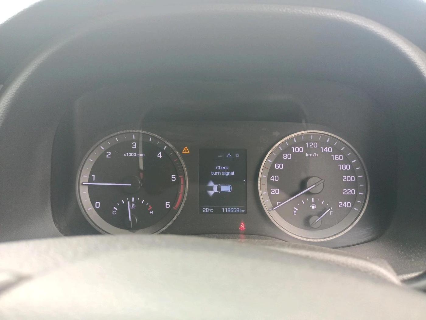 2017 Hyundai Tucson 2WD MT DIESEL, Diesel, Manual, 1,19,658 km, interior
