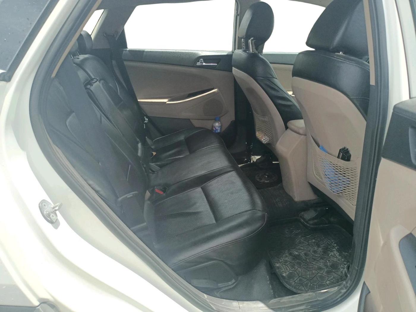 2017 Hyundai Tucson 2WD MT DIESEL, Diesel, Manual, 1,19,658 km, interior