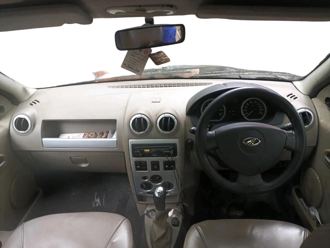 2011 Mahindra Verito 1.4 G4, CNG, Manual, 92,846 km, interior