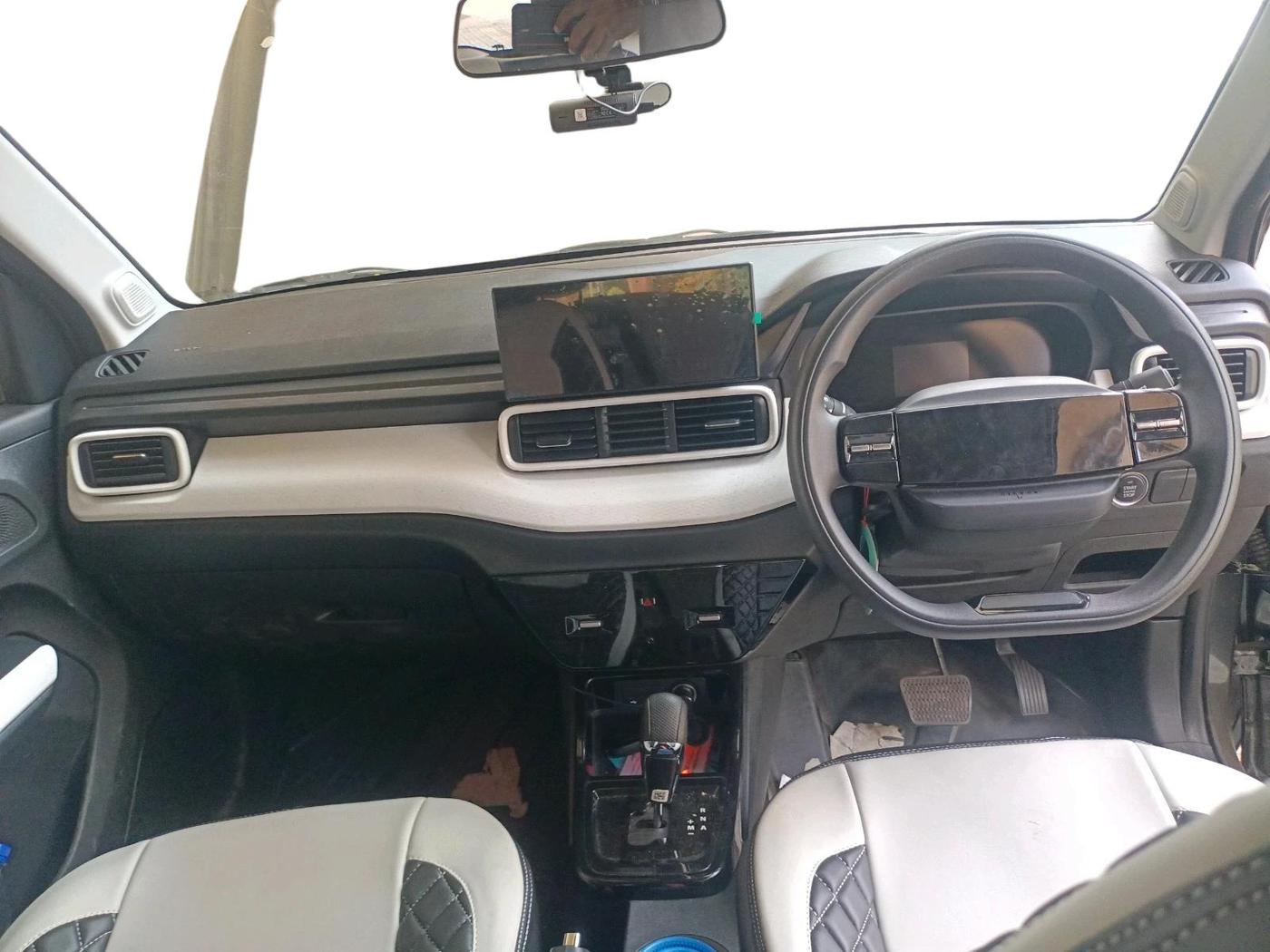 2026 Tata PUNCH Accomplished AMT, Petrol, Automatic, 2,439 km, interior