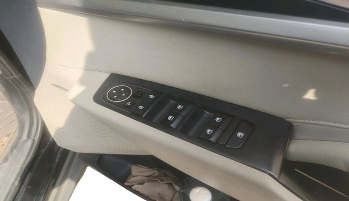 2022 KIA CARENS LUXURY PLUS 1.4 PETROL DCT 6 STR, Petrol, Automatic, 49,222 km, interior