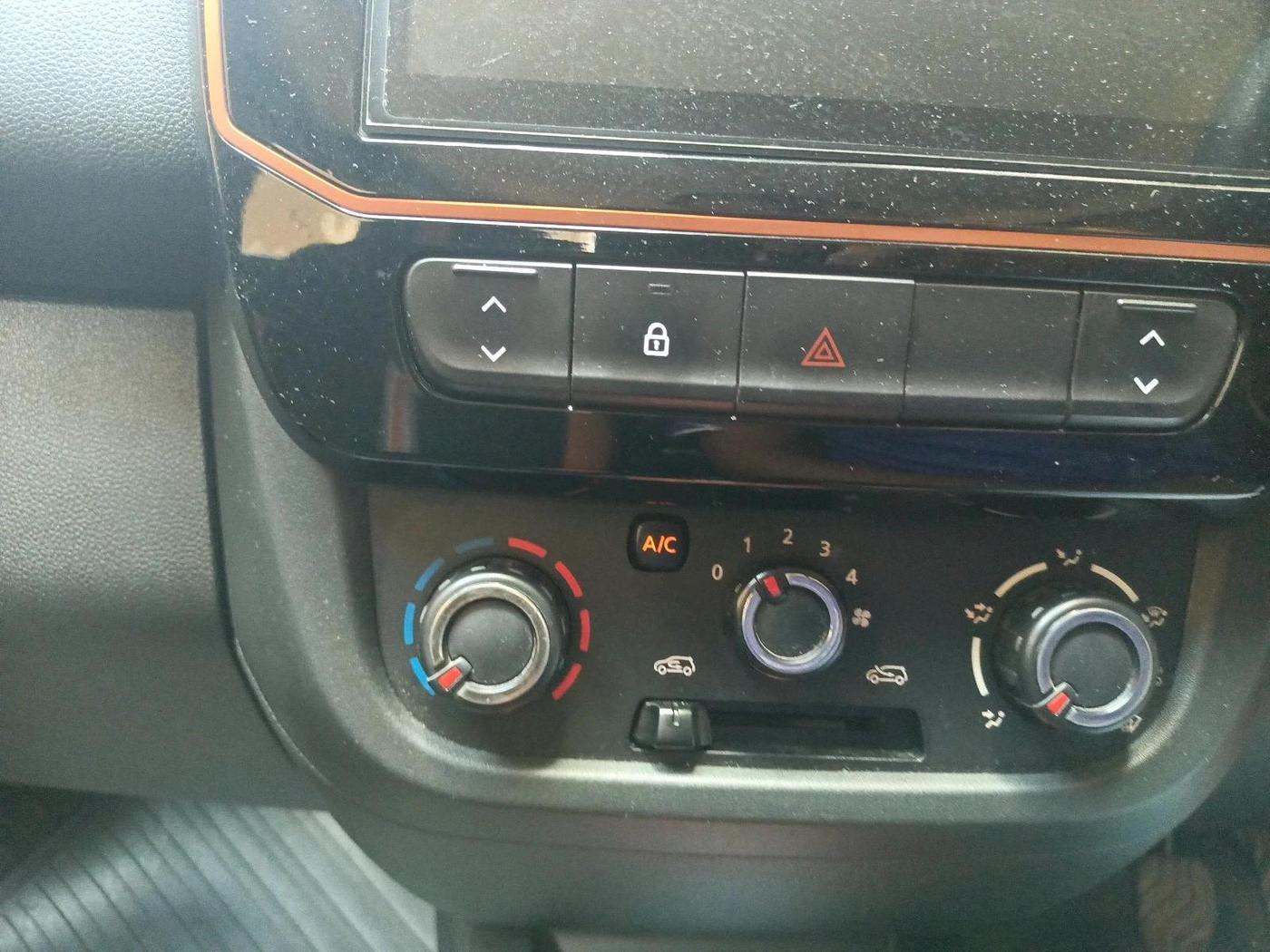 2020 Renault Kwid CLIMBER 1.0 AMT (O), Petrol, Automatic, 41,071 km, interior