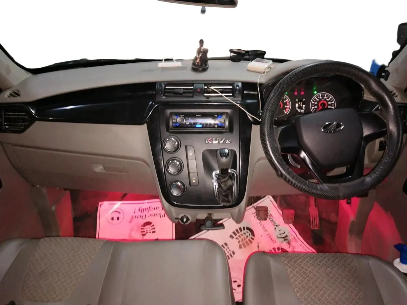 2017 Mahindra Kuv100 K4 6 STR, Petrol, Manual, 40,724 km, interior