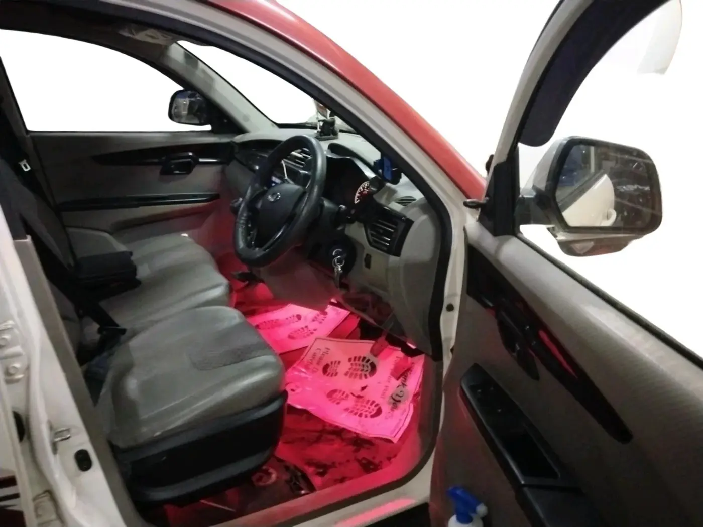 2017 Mahindra Kuv100 K4 6 STR, Petrol, Manual, 40,724 km, interior