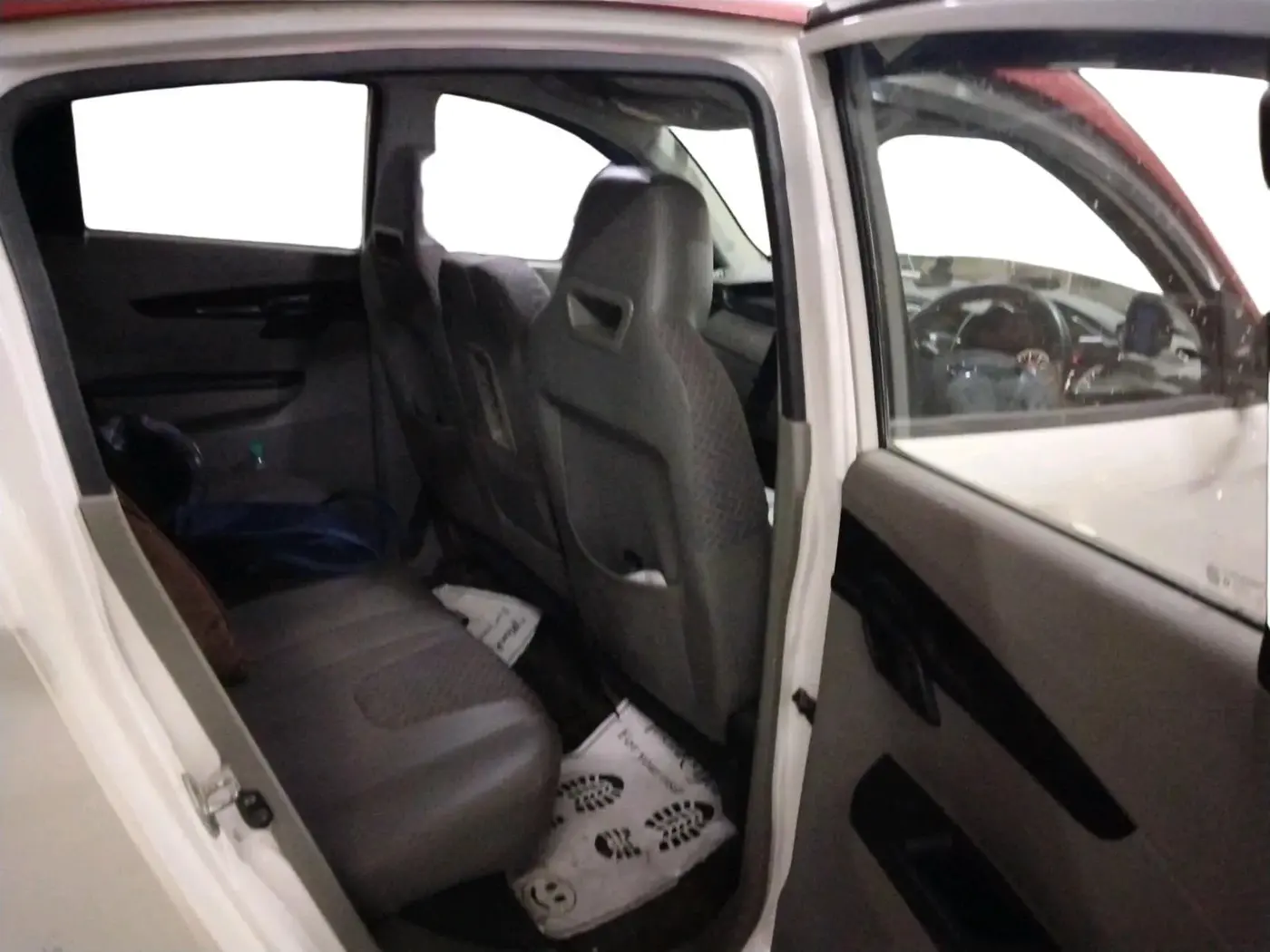 2017 Mahindra Kuv100 K4 6 STR, Petrol, Manual, 40,724 km, interior