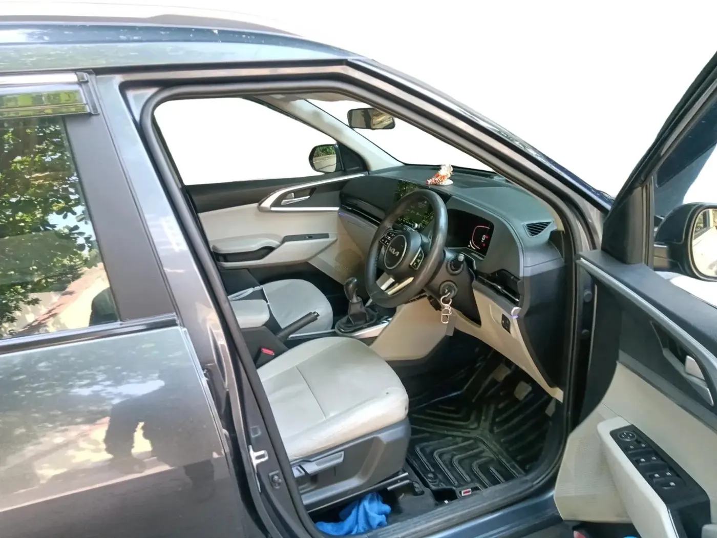 2022 KIA CARENS PRESTIGE 1.5 PETROL 7 STR, Petrol, Manual, 59,578 km, interior