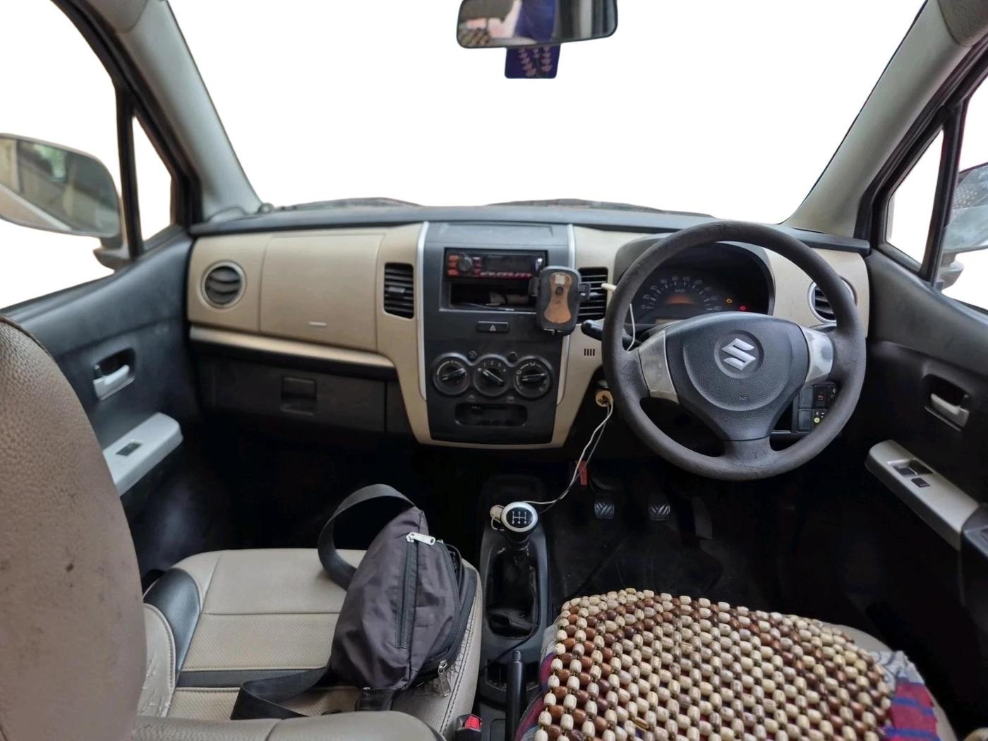2017 Maruti Wagon R 1.0 LXI CNG, CNG, Manual, 3,01,524 km, interior