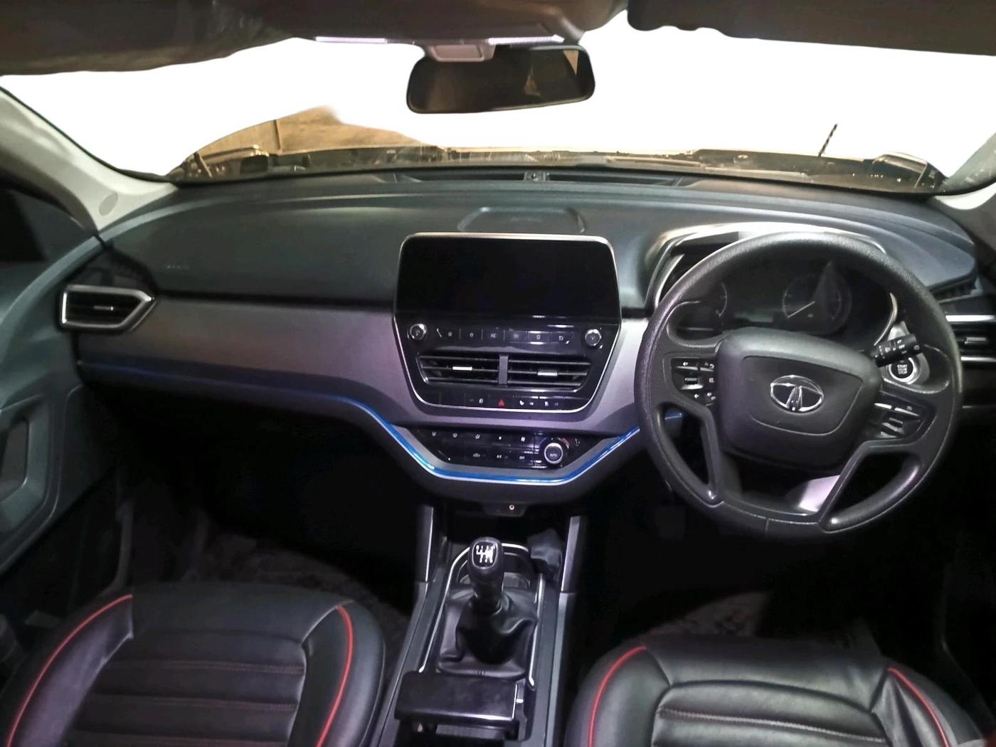 2020 Tata Harrier XT 2.0L KRYOTEC, Diesel, Manual, 56,858 km, interior