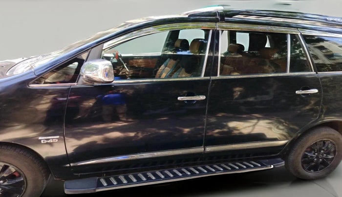 2011 Toyota Innova V 2.5 8 STR, Diesel, Manual, 1,66,512 km, exterior