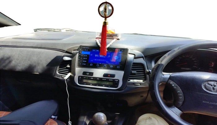 2011 Toyota Innova V 2.5 8 STR, Diesel, Manual, 1,66,512 km, interior