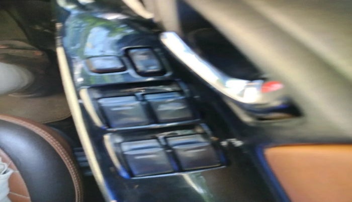 2011 Toyota Innova V 2.5 8 STR, Diesel, Manual, 1,66,512 km, interior