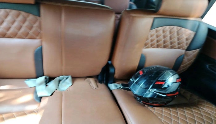 2011 Toyota Innova V 2.5 8 STR, Diesel, Manual, 1,66,512 km, interior