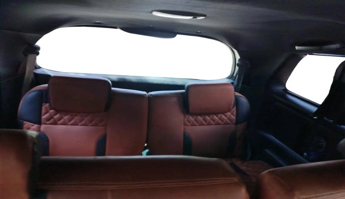 2011 Toyota Innova V 2.5 8 STR, Diesel, Manual, 1,66,512 km, interior