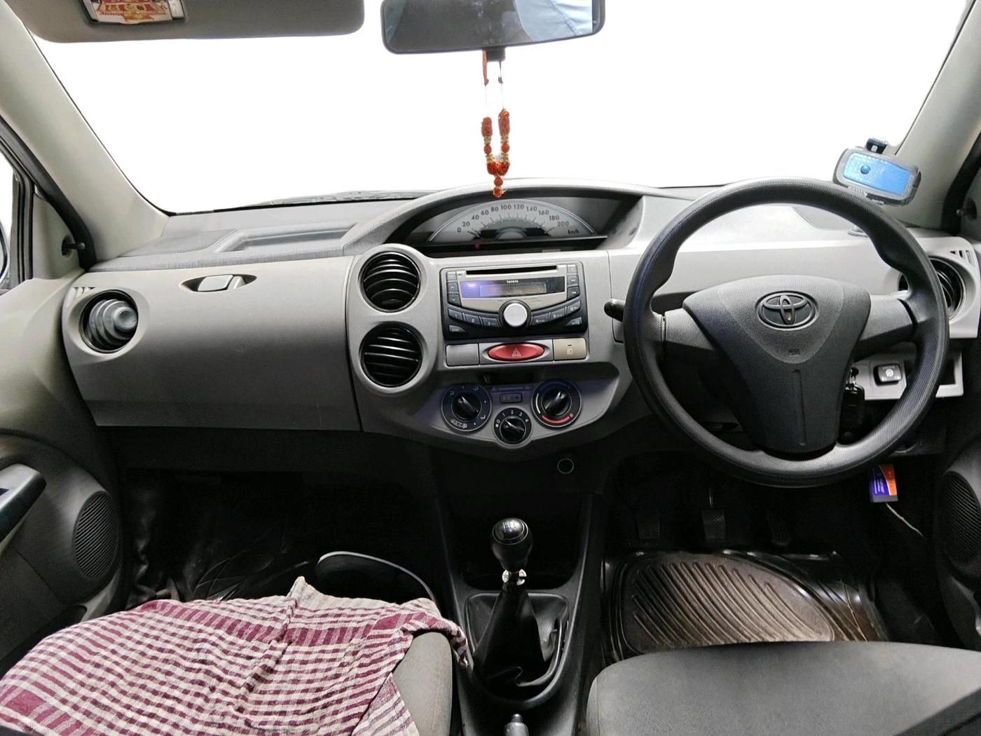 2011 Toyota Etios Liva G, CNG, Manual, 80,716 km, interior