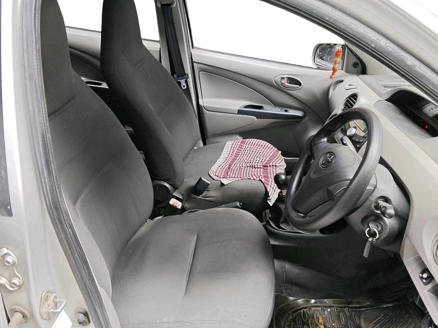 2011 Toyota Etios Liva G, CNG, Manual, 80,716 km, interior