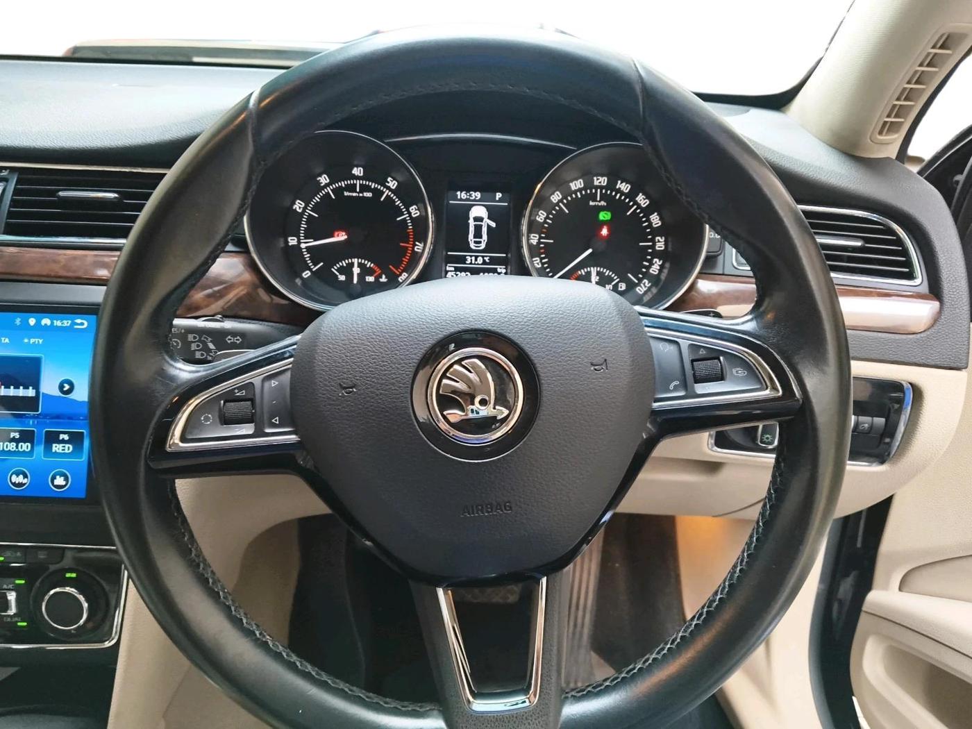 2014 Skoda Superb ELEGANCE 1.8 TSI AT, Petrol, Automatic, 45,292 km, interior