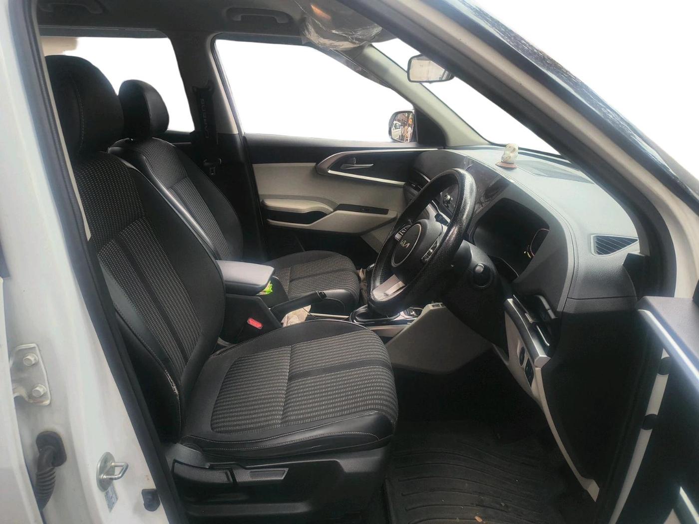 2023 KIA CARENS PRESTIGE PLUS 1.4 PETROL 7 STR, Petrol, Manual, 38,997 km, interior
