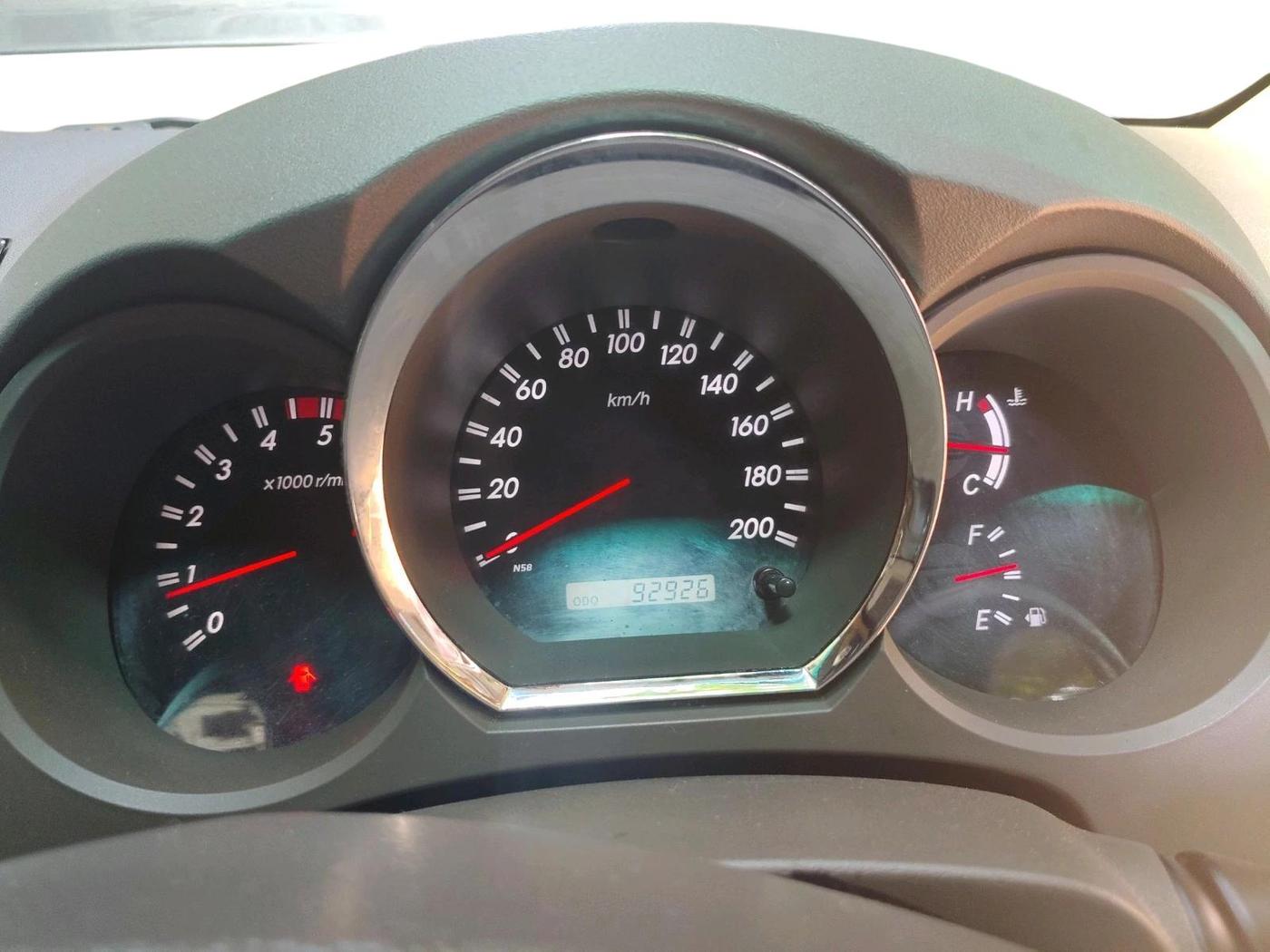 2011 Toyota Fortuner 3.0 4X4 MT, Diesel, Manual, 92,926 km, interior