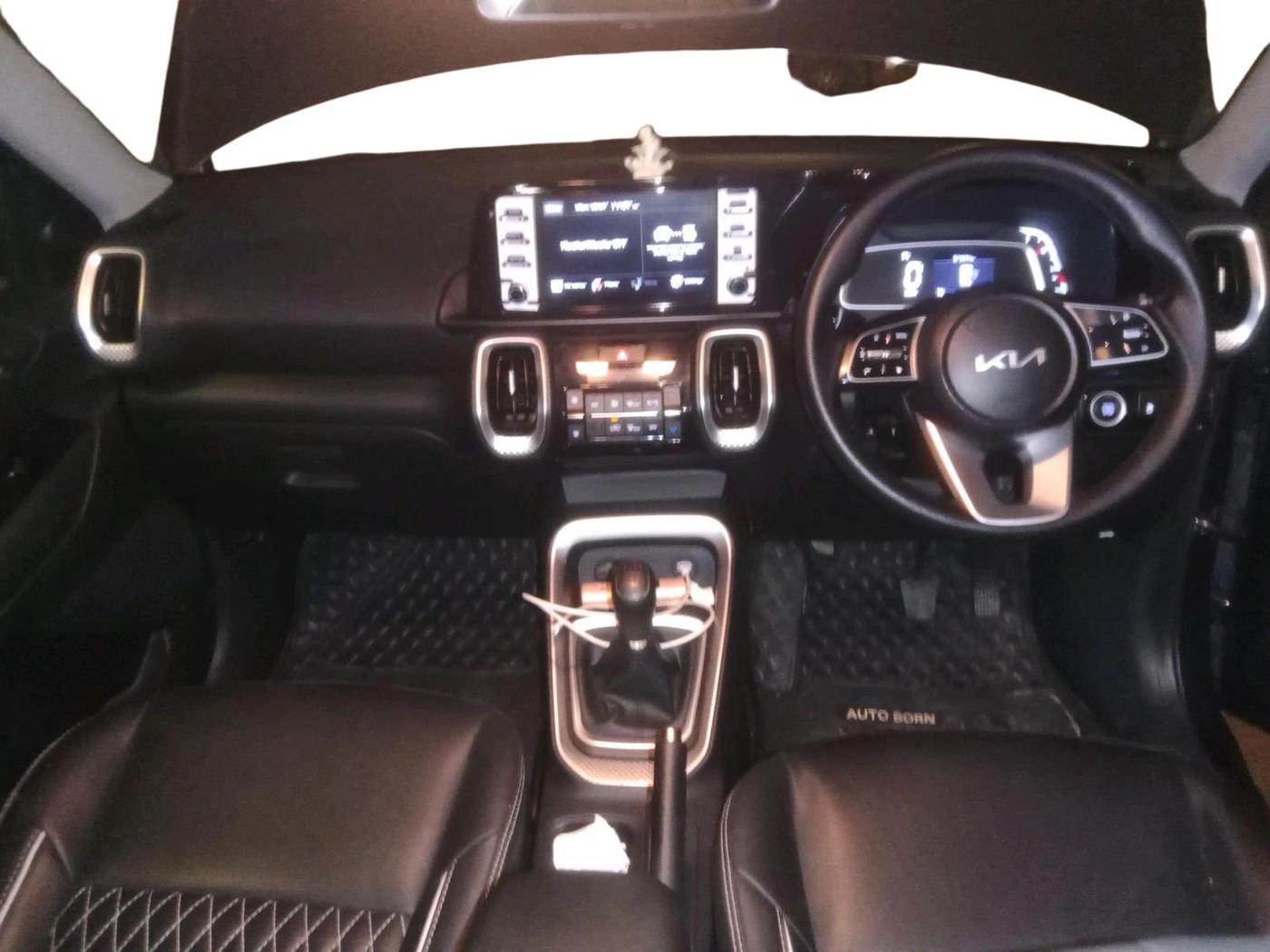 2023 KIA SONET HTK PLUS 1.0 IMT, Petrol, Manual, 4,240 km, interior