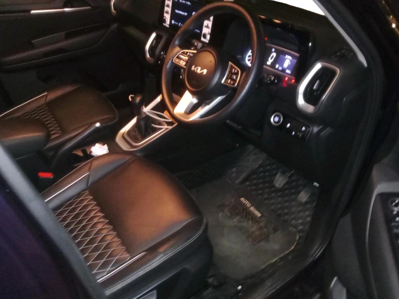 2023 KIA SONET HTK PLUS 1.0 IMT, Petrol, Manual, 4,240 km, interior