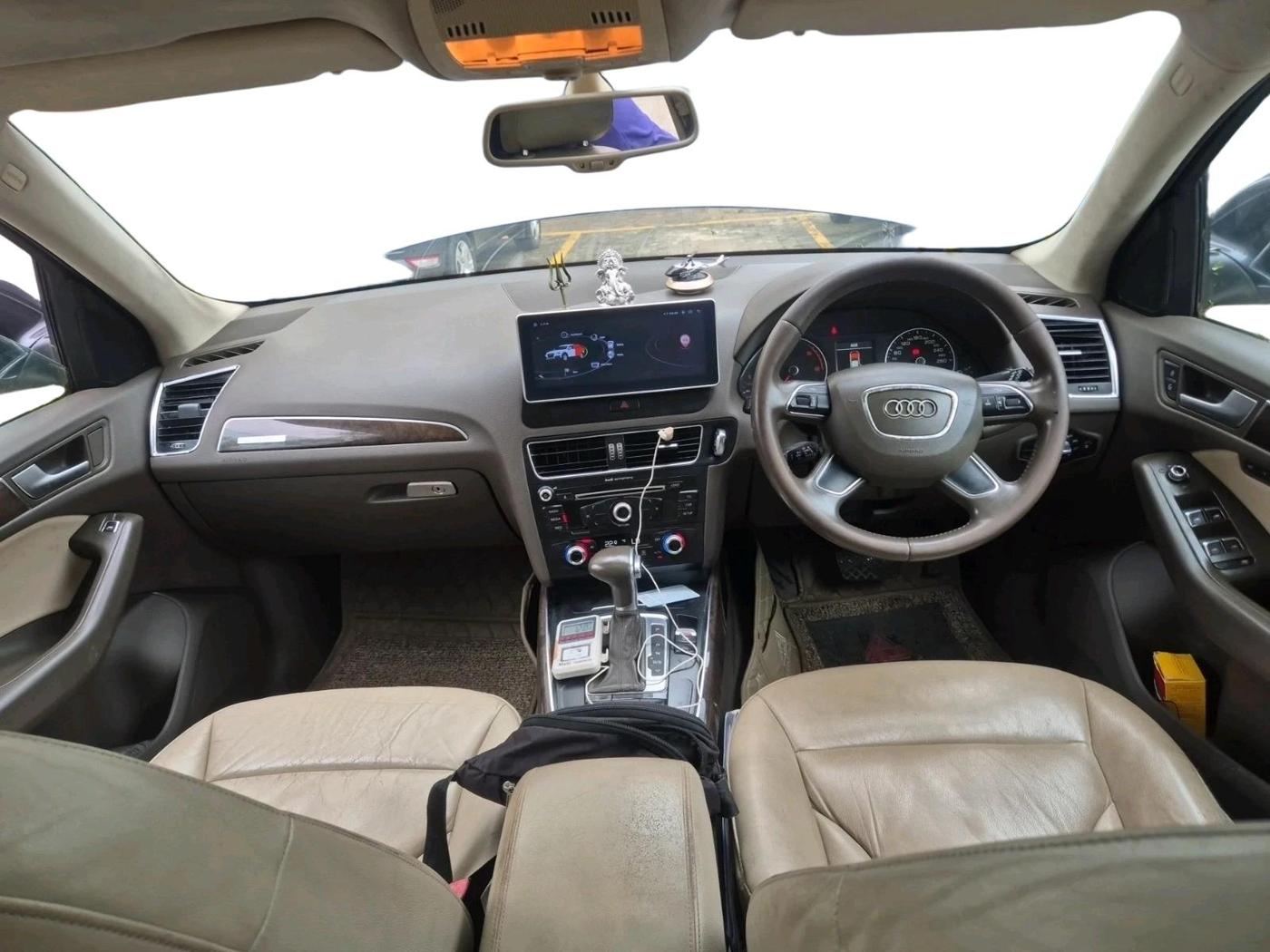 2012 Audi Q5 2.0 TDI QUATTRO, Diesel, Automatic, 1,20,699 km, interior