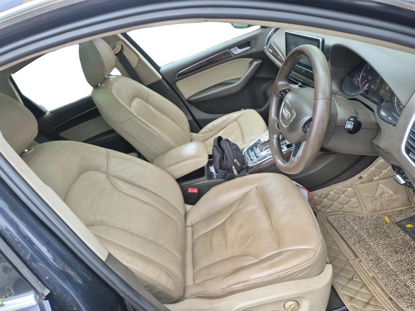 2012 Audi Q5 2.0 TDI QUATTRO, Diesel, Automatic, 1,20,699 km, interior