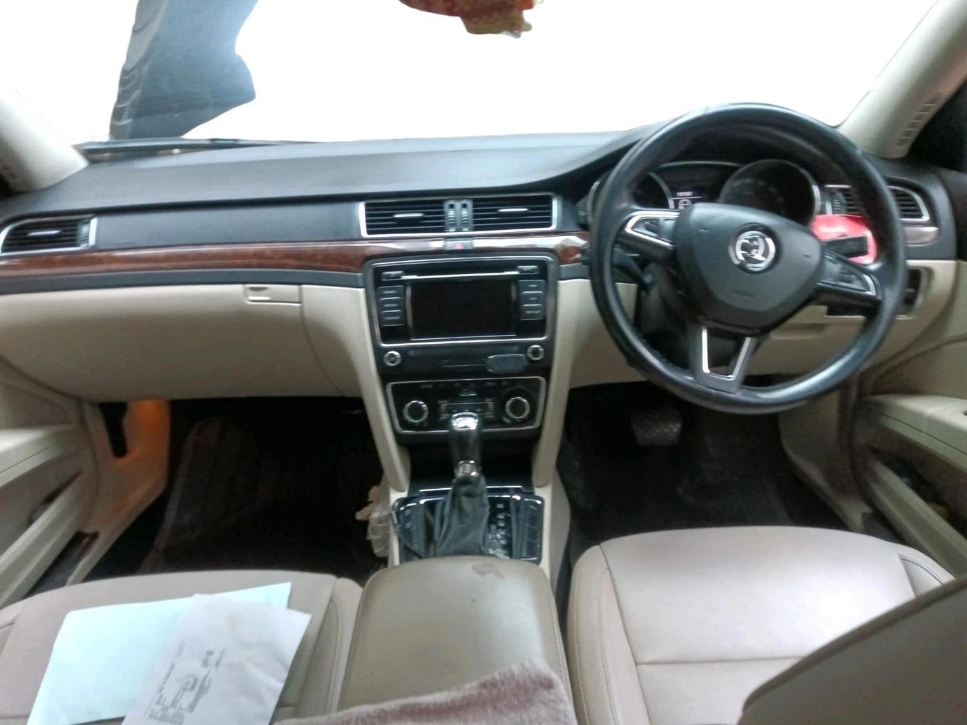 2015 Skoda Superb ELEGANCE 1.8 TSI AT, Petrol, Automatic, 1,03,467 km, interior