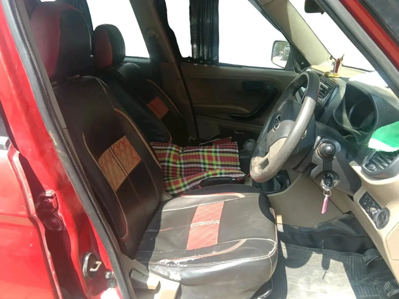 2016 Mahindra TUV300 T6, Diesel, Manual, 1,61,067 km, interior